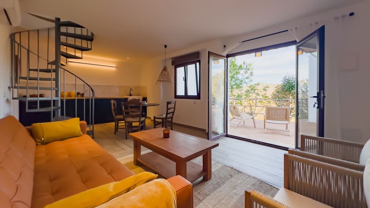 6 soveværelse Finca/Landehus til salg i Malaga by med swimmingpool garage - € 975.000 (Ref: 9386645)