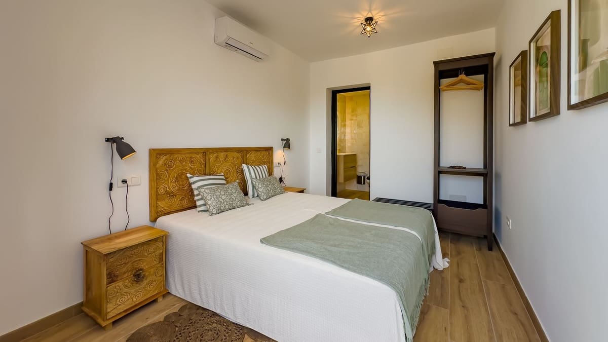 6 soveværelse Finca/Landehus til salg i Malaga by med swimmingpool garage - € 975.000 (Ref: 9386645)