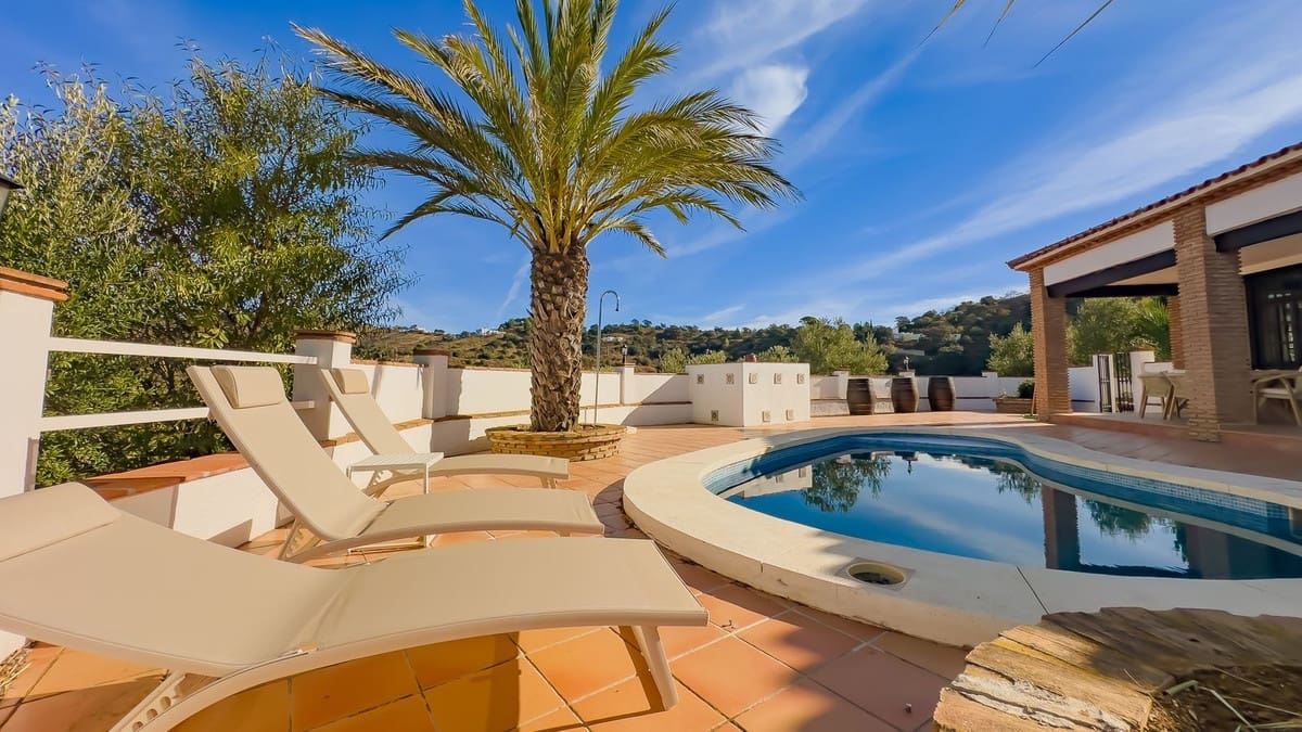 6 soveværelse Finca/Landehus til salg i Malaga by med swimmingpool garage - € 975.000 (Ref: 9386645)