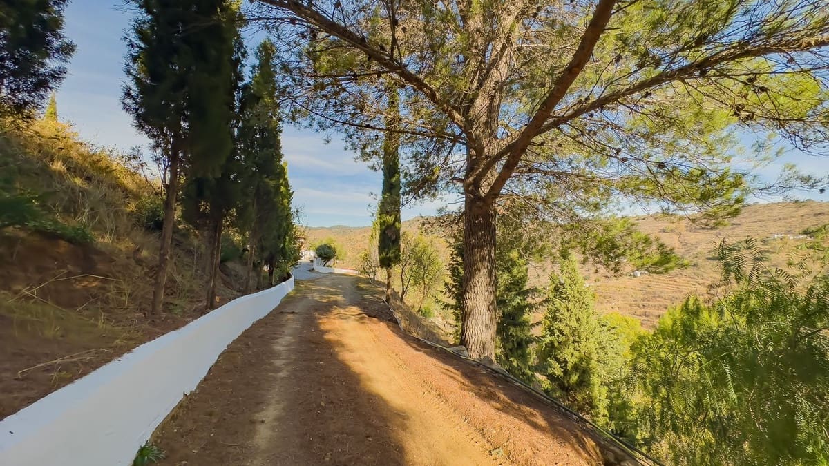 6 soveværelse Finca/Landehus til salg i Malaga by med swimmingpool garage - € 975.000 (Ref: 9386645)