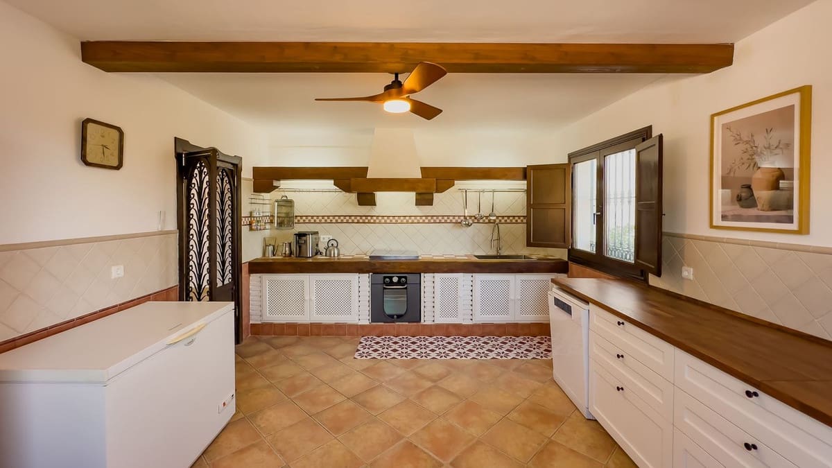 6 soverom Finca/Herregård til salgs i Malaga by med svømmebasseng garasje - € 845 000 (Ref: 9386645)