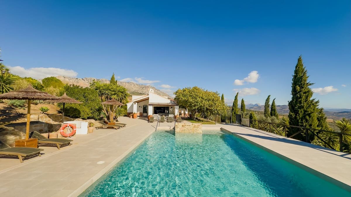 13 bedroom Hotel for sale in Villanueva de la Concepcion with pool garage - € 1,995,000 (Ref: 9421988)