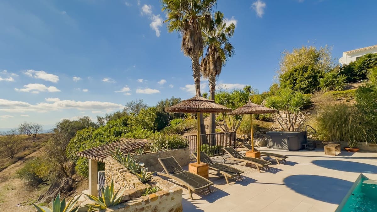 13 bedroom Hotel for sale in Villanueva de la Concepcion with pool garage - € 1,995,000 (Ref: 9421988)