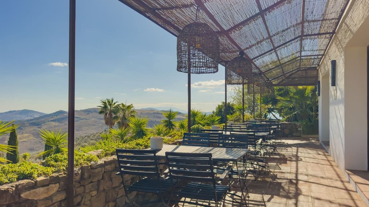 13 bedroom Hotel for sale in Villanueva de la Concepcion with pool garage - € 1,995,000 (Ref: 9421988)