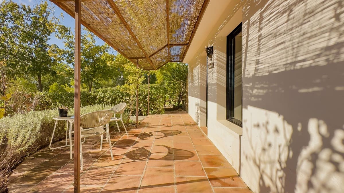 13 bedroom Hotel for sale in Villanueva de la Concepcion with pool garage - € 1,995,000 (Ref: 9421988)