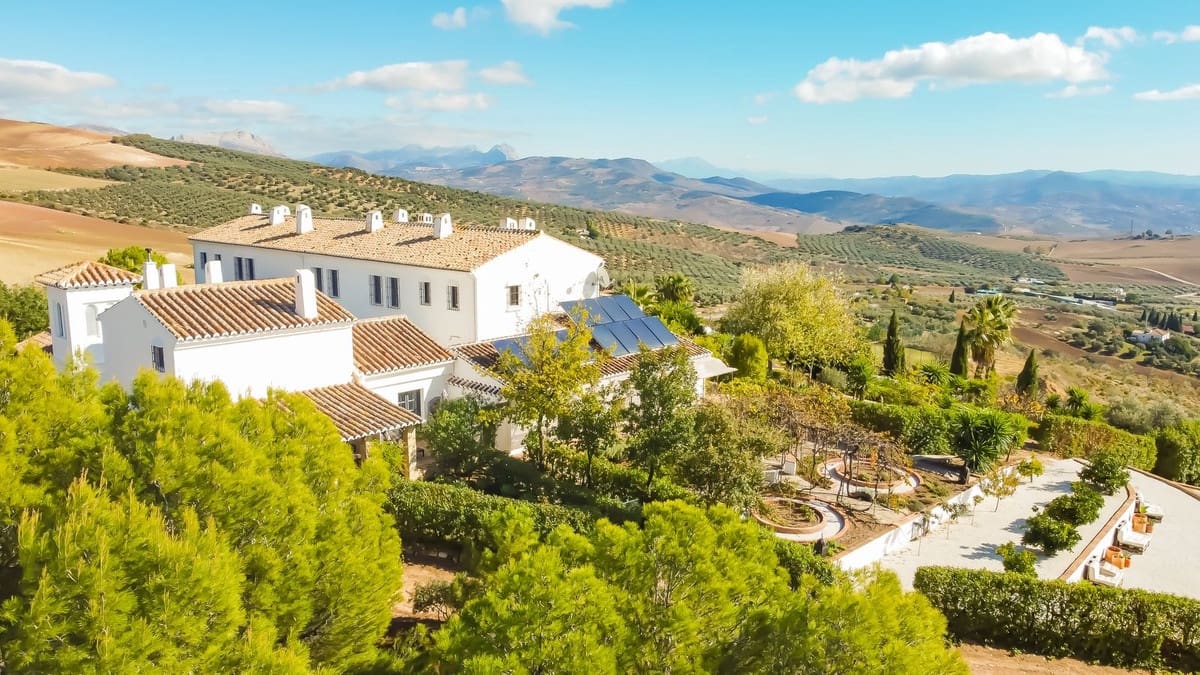 13 bedroom Hotel for sale in Villanueva de la Concepcion with pool garage - € 1,995,000 (Ref: 9421988)