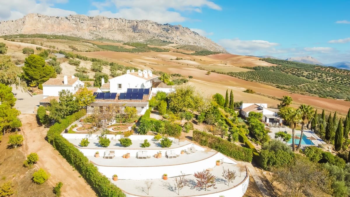 13 bedroom Hotel for sale in Villanueva de la Concepcion with pool garage - € 1,995,000 (Ref: 9421988)