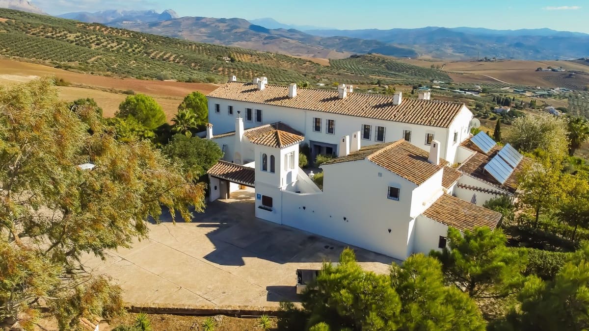 13 bedroom Hotel for sale in Villanueva de la Concepcion with pool garage - € 1,995,000 (Ref: 9421988)