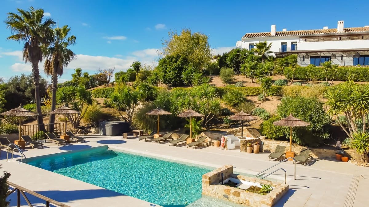 13 bedroom Hotel for sale in Villanueva de la Concepcion with pool garage - € 1,995,000 (Ref: 9421988)