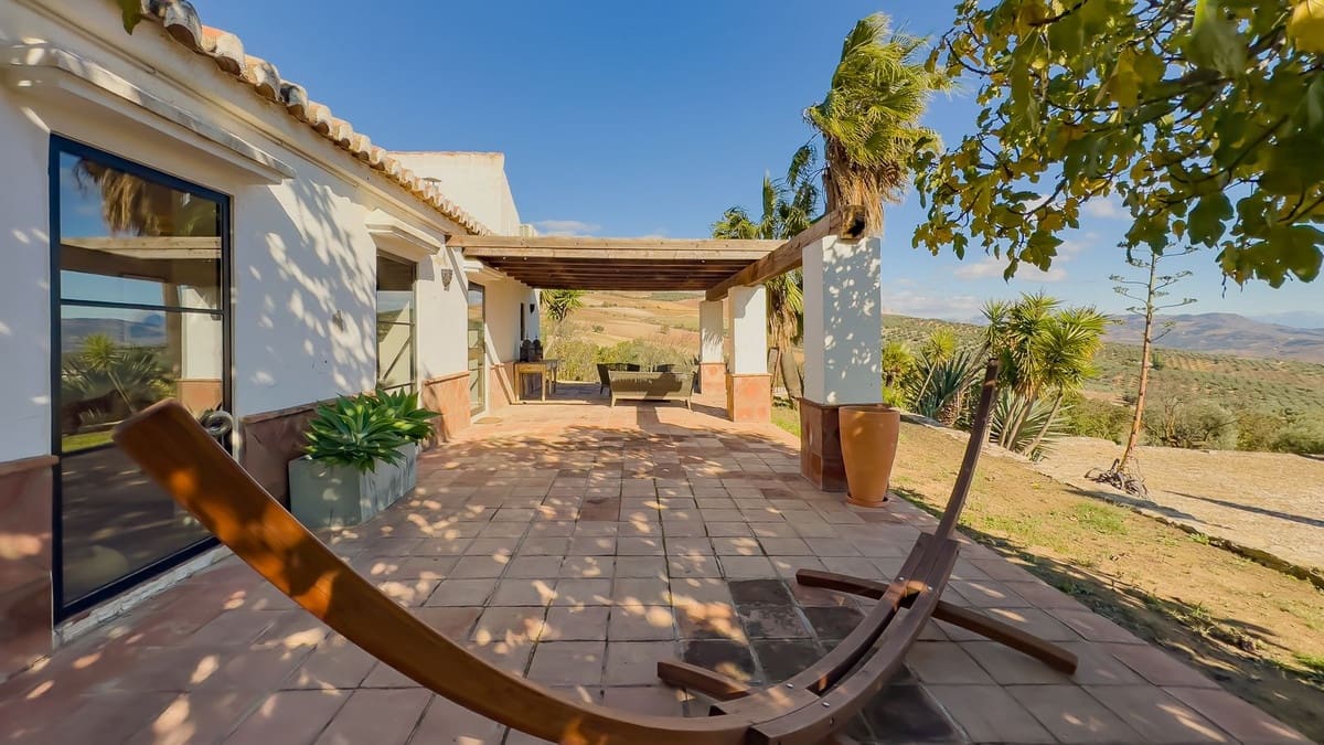 13 bedroom Hotel for sale in Villanueva de la Concepcion with pool garage - € 1,995,000 (Ref: 9421988)