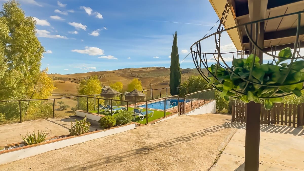 2 soverom Finca/Herregård til salgs i Villanueva de la Concepcion med svømmebasseng garasje - € 290 000 (Ref: 9421989)