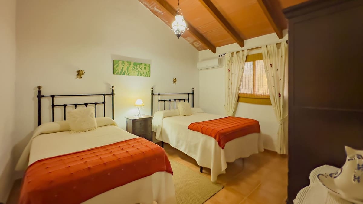 2 bedroom Finca/Country House for sale in Villanueva de la Concepcion with pool garage - € 275,000 (Ref: 9421989)