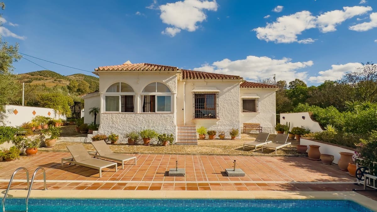 2 bedroom Villa for sale in Almogia with pool garage - € 320,000 (Ref: 9421990)