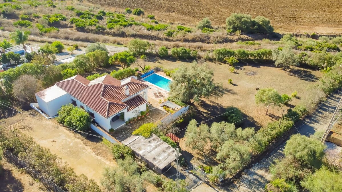 2 bedroom Villa for sale in Almogia with pool garage - € 320,000 (Ref: 9421990)