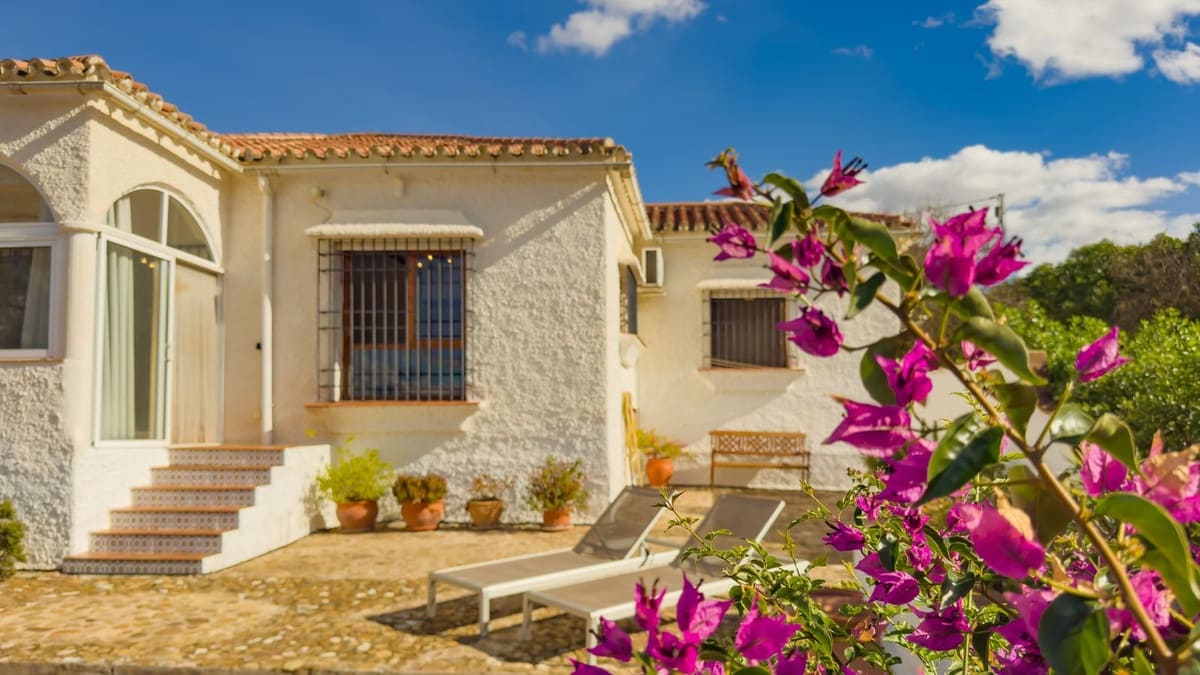 2 slaapkamer Villa te koop in Almogia met zwembad garage - € 309.000 (Ref: 9421990)