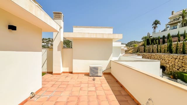 3 bedroom Semi-detached Villa for sale in Miraflores, Málaga city with pool garage - € 895,000 (Ref: 9432470)