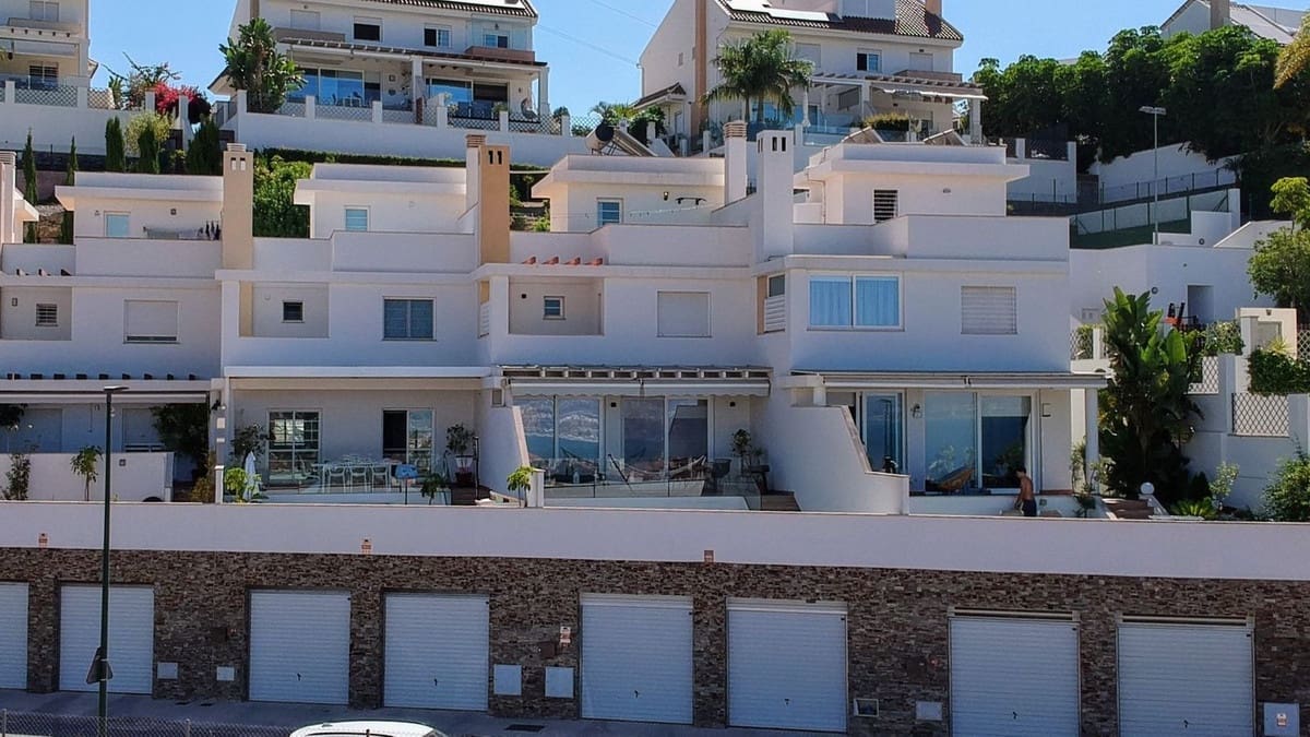 Pareado de 3 habitaciones en Málaga ciudad en venta con piscina garaje - 895.000 € (Ref: 9432470)