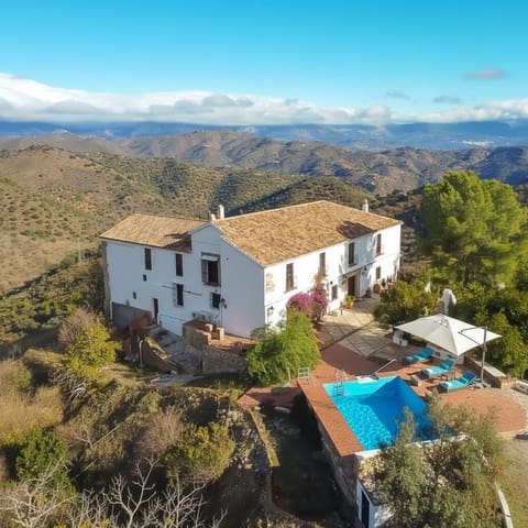 8 chambre Finca/Maison de Campagne à vendre à Malaga ville avec piscine garage - 1 195 000 € (Ref: 9438759)