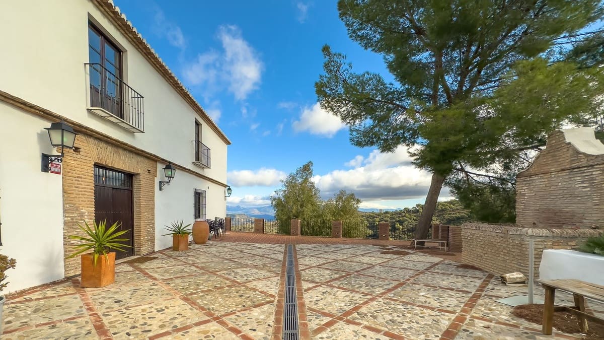 8 chambre Finca/Maison de Campagne à vendre à Malaga ville avec piscine garage - 1 195 000 € (Ref: 9438759)