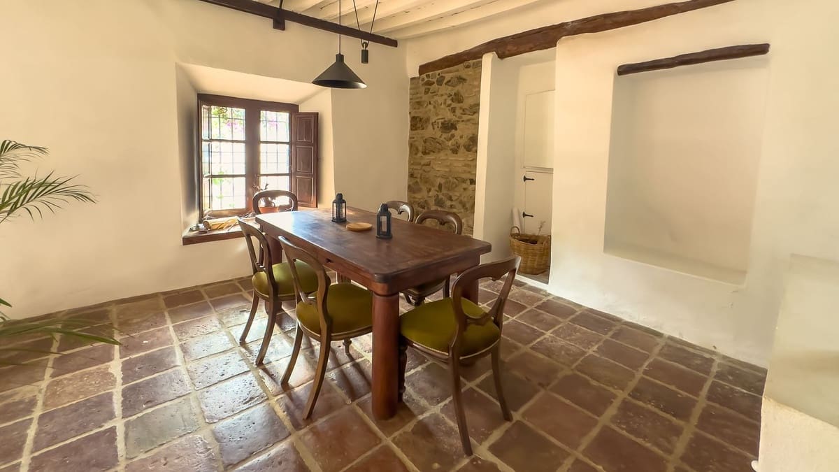 8 soverom Finca/Herregård til salgs i Malaga by med svømmebasseng garasje - € 1 195 000 (Ref: 9438759)