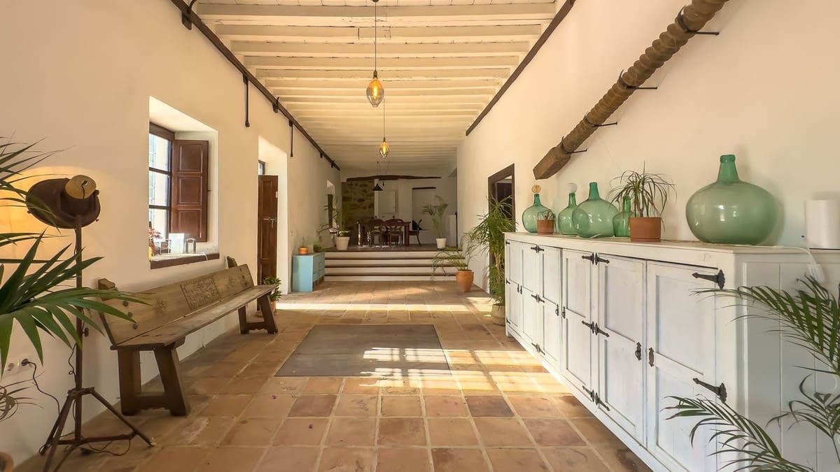 8 soverom Finca/Herregård til salgs i Malaga by med svømmebasseng garasje - € 1 195 000 (Ref: 9438759)