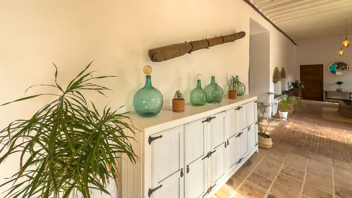 8 soverom Finca/Herregård til salgs i Malaga by med svømmebasseng garasje - € 1 195 000 (Ref: 9438759)