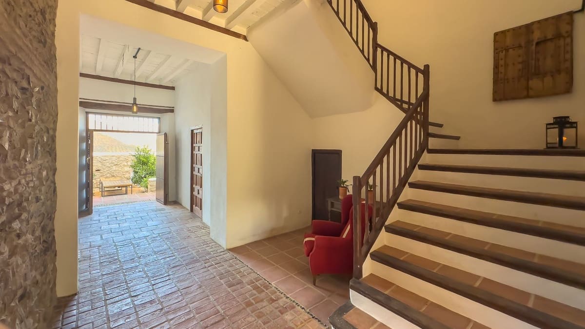 8 soverom Finca/Herregård til salgs i Malaga by med svømmebasseng garasje - € 1 195 000 (Ref: 9438759)