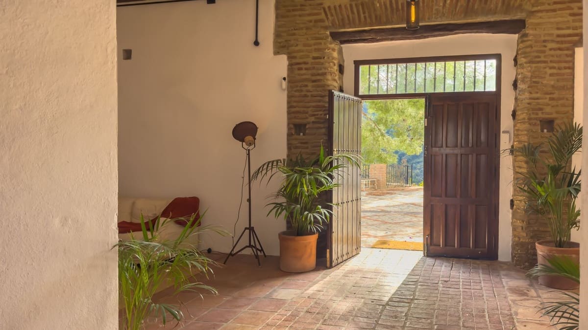 8 soverom Finca/Herregård til salgs i Malaga by med svømmebasseng garasje - € 1 195 000 (Ref: 9438759)
