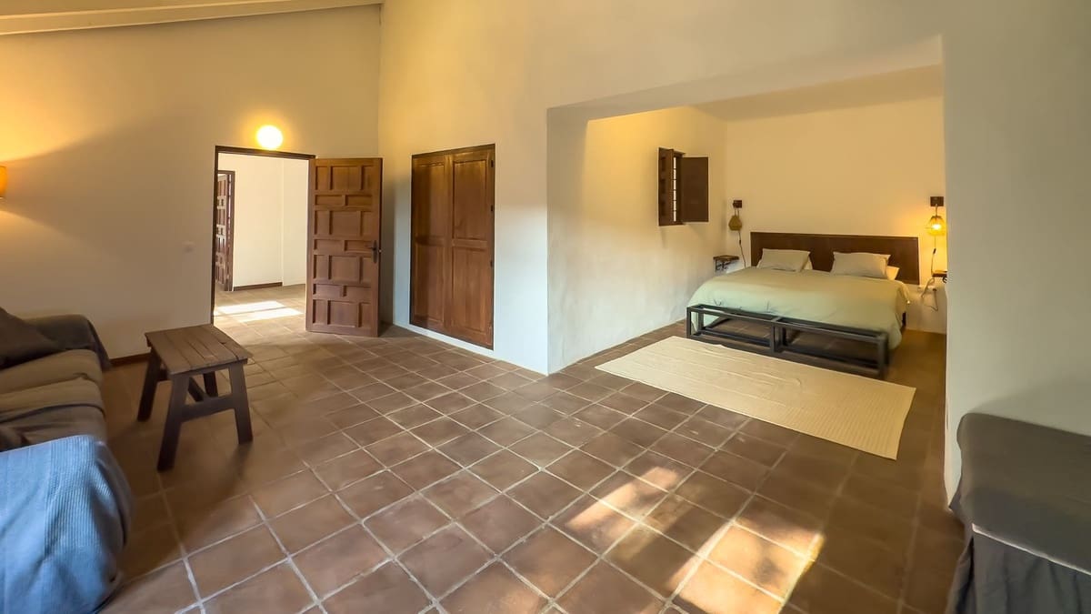 8 soverom Finca/Herregård til salgs i Malaga by med svømmebasseng garasje - € 1 195 000 (Ref: 9438759)