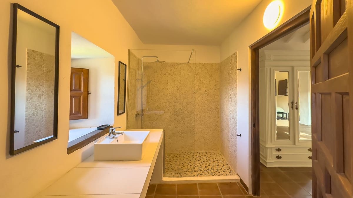 8 soverom Finca/Herregård til salgs i Malaga by med svømmebasseng garasje - € 1 195 000 (Ref: 9438759)