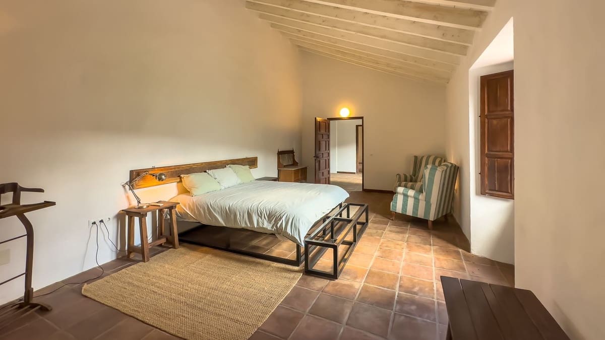 8 soverom Finca/Herregård til salgs i Malaga by med svømmebasseng garasje - € 1 195 000 (Ref: 9438759)