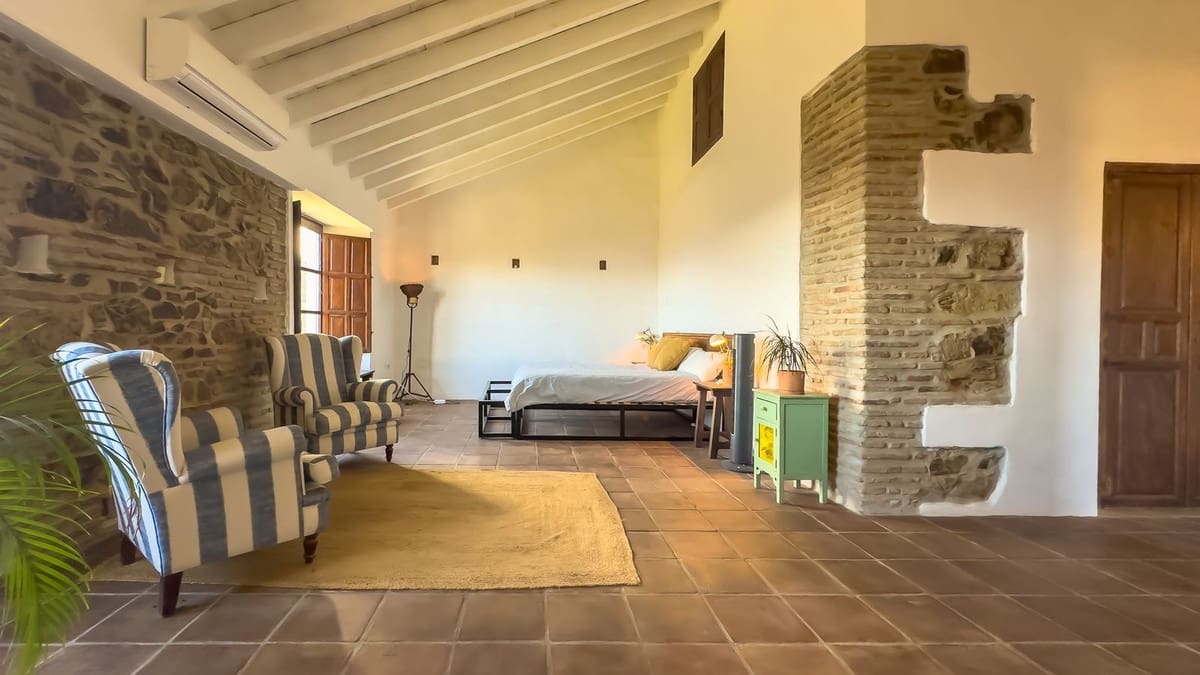 8 soverom Finca/Herregård til salgs i Malaga by med svømmebasseng garasje - € 1 195 000 (Ref: 9438759)