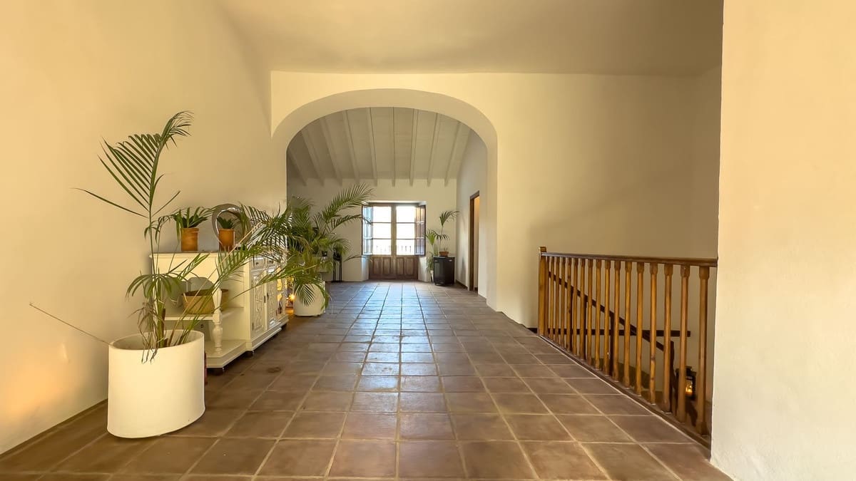8 soverom Finca/Herregård til salgs i Malaga by med svømmebasseng garasje - € 1 195 000 (Ref: 9438759)