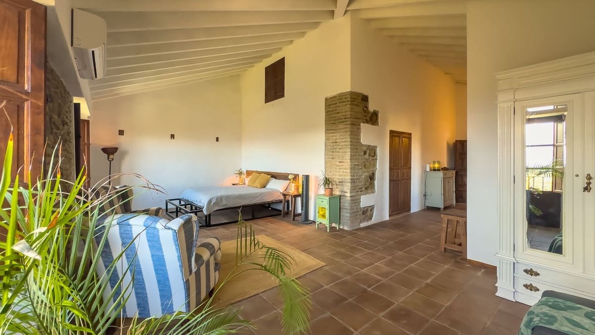 8 soverom Finca/Herregård til salgs i Malaga by med svømmebasseng garasje - € 1 195 000 (Ref: 9438759)