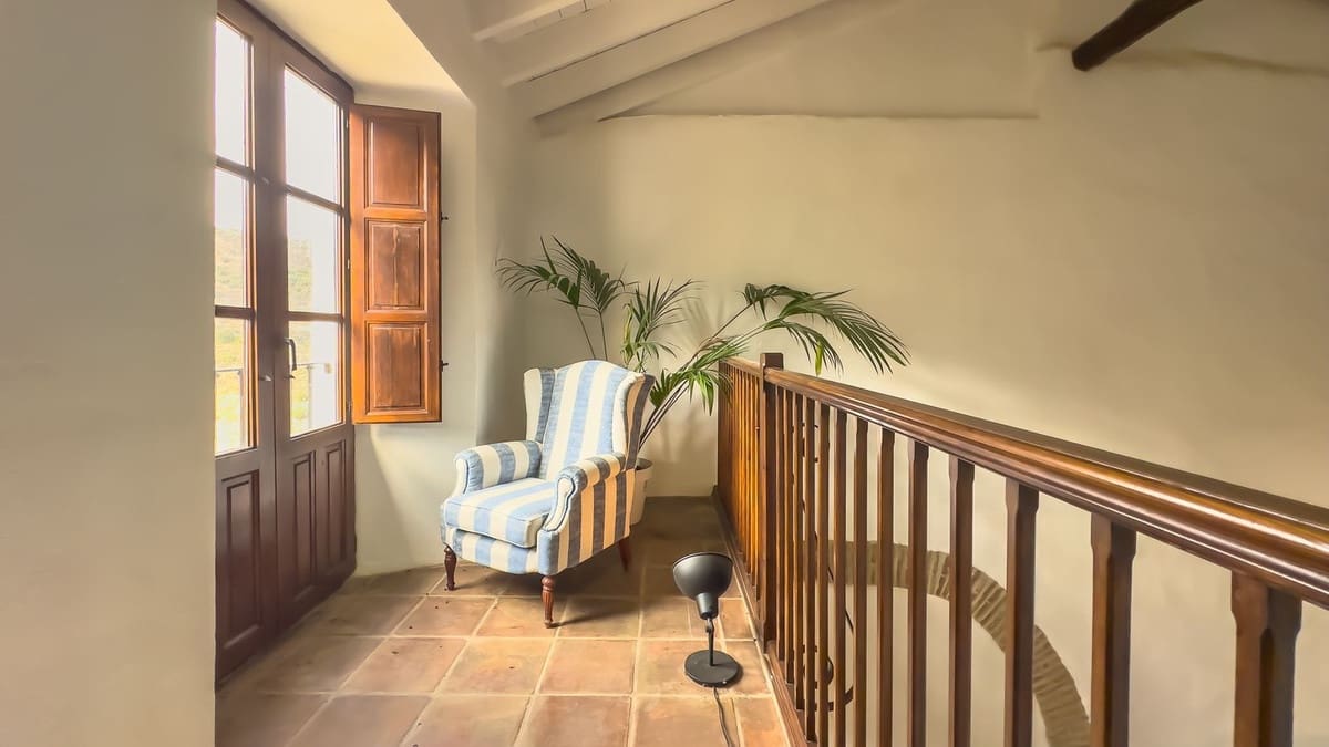 8 soverom Finca/Herregård til salgs i Malaga by med svømmebasseng garasje - € 1 195 000 (Ref: 9438759)