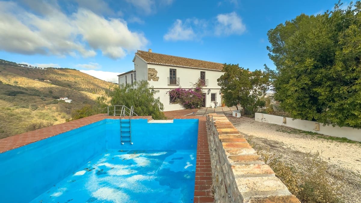 8 soverom Finca/Herregård til salgs i Malaga by med svømmebasseng garasje - € 1 195 000 (Ref: 9438759)