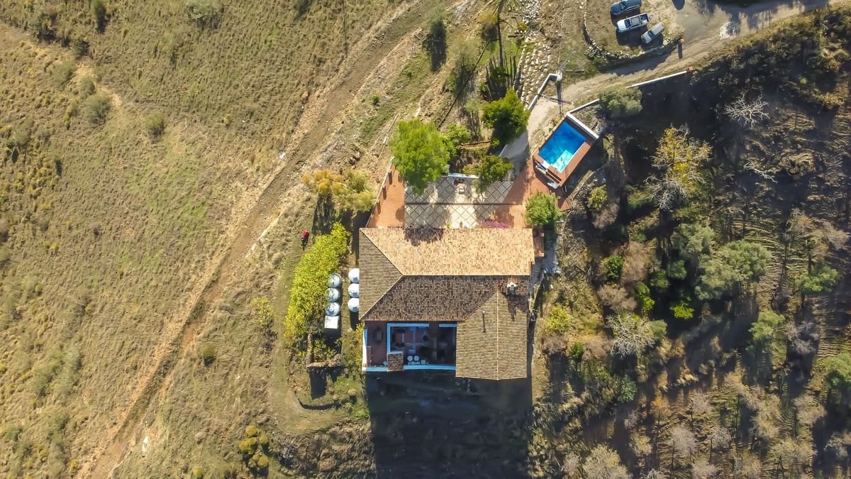 8 soverom Finca/Herregård til salgs i Malaga by med svømmebasseng garasje - € 1 195 000 (Ref: 9438759)