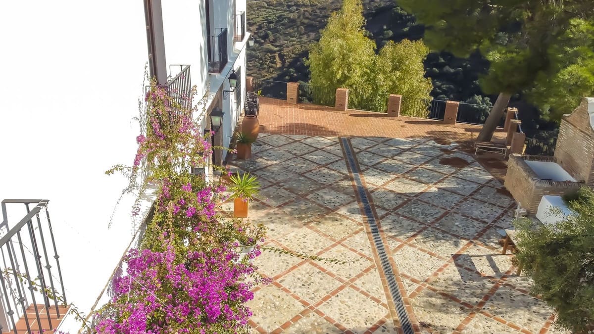 8 soverom Finca/Herregård til salgs i Malaga by med svømmebasseng garasje - € 1 195 000 (Ref: 9438759)