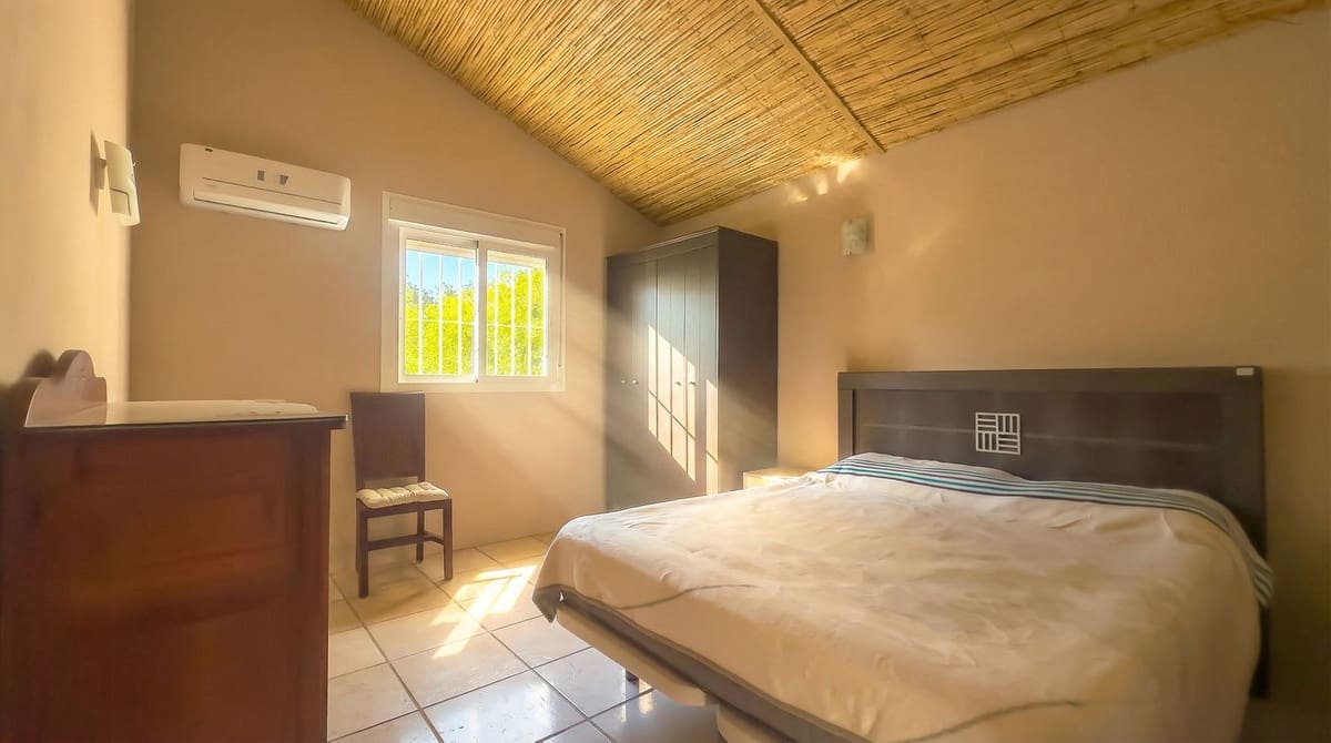 2 soveværelse Finca/Landehus til salg i Coin med swimmingpool garage - € 250.000 (Ref: 9448931)