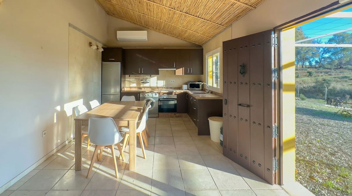 2 soveværelse Finca/Landehus til salg i Coin med swimmingpool garage - € 250.000 (Ref: 9448931)