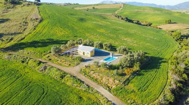 2 soveværelse Finca/Landehus til salg i Coín med swimmingpool garage - € 250.000 (Ref: 9448931)