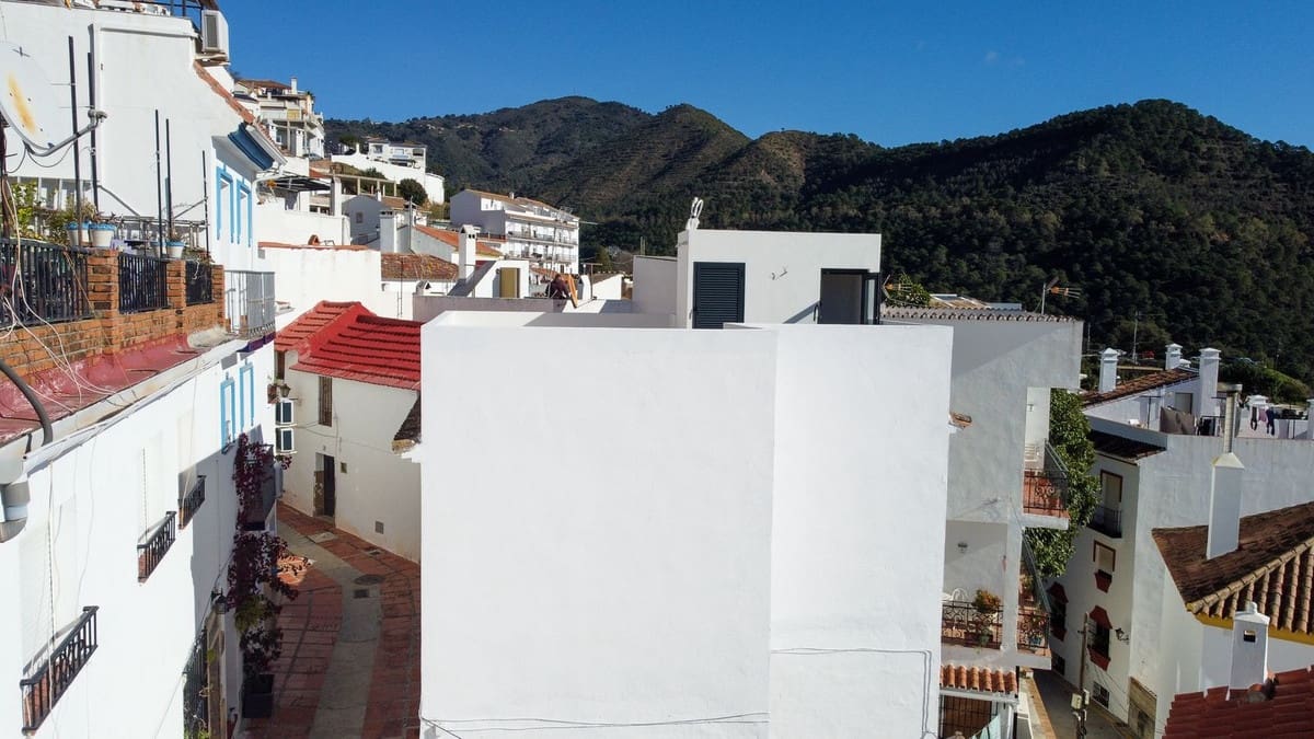 3 bedroom Townhouse for sale in Ojen - € 375,000 (Ref: 9503543)