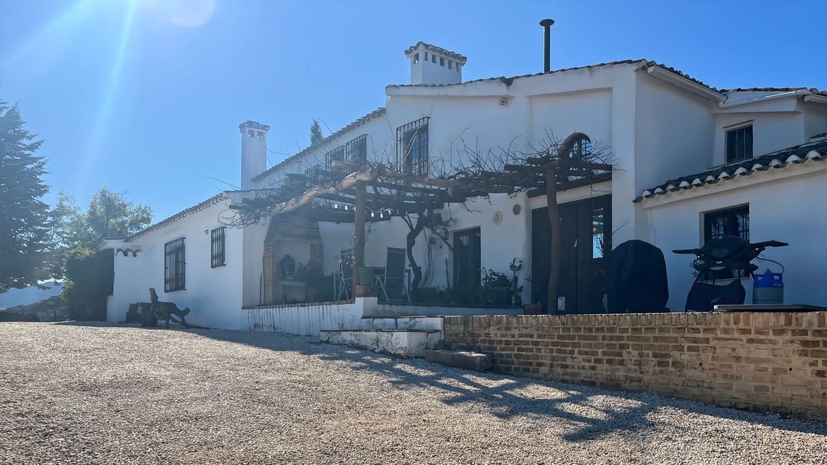 9 sovrum Finca/Hus på landet till salu i Villanueva del Rosario med pool garage - 780 000 € (Ref: 9528941)