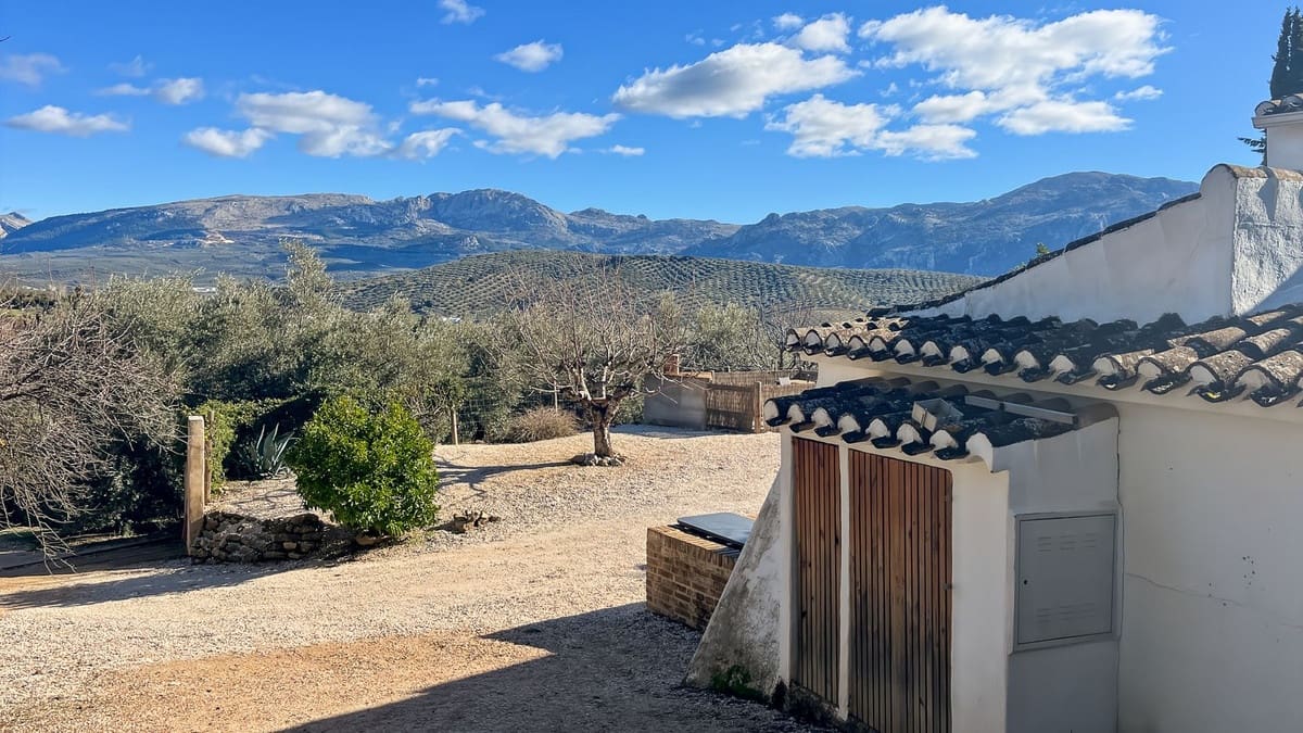 9 sovrum Finca/Hus på landet till salu i Villanueva del Rosario med pool garage - 780 000 € (Ref: 9528941)