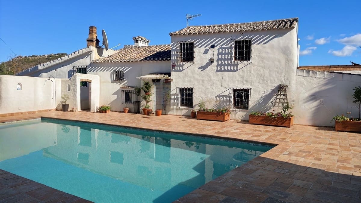 9 sovrum Finca/Hus på landet till salu i Villanueva del Rosario med pool garage - 780 000 € (Ref: 9528941)