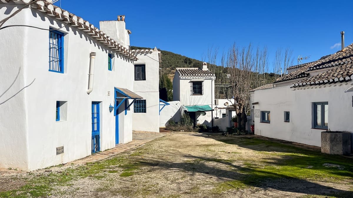 9 sovrum Finca/Hus på landet till salu i Villanueva del Rosario med pool garage - 780 000 € (Ref: 9528941)