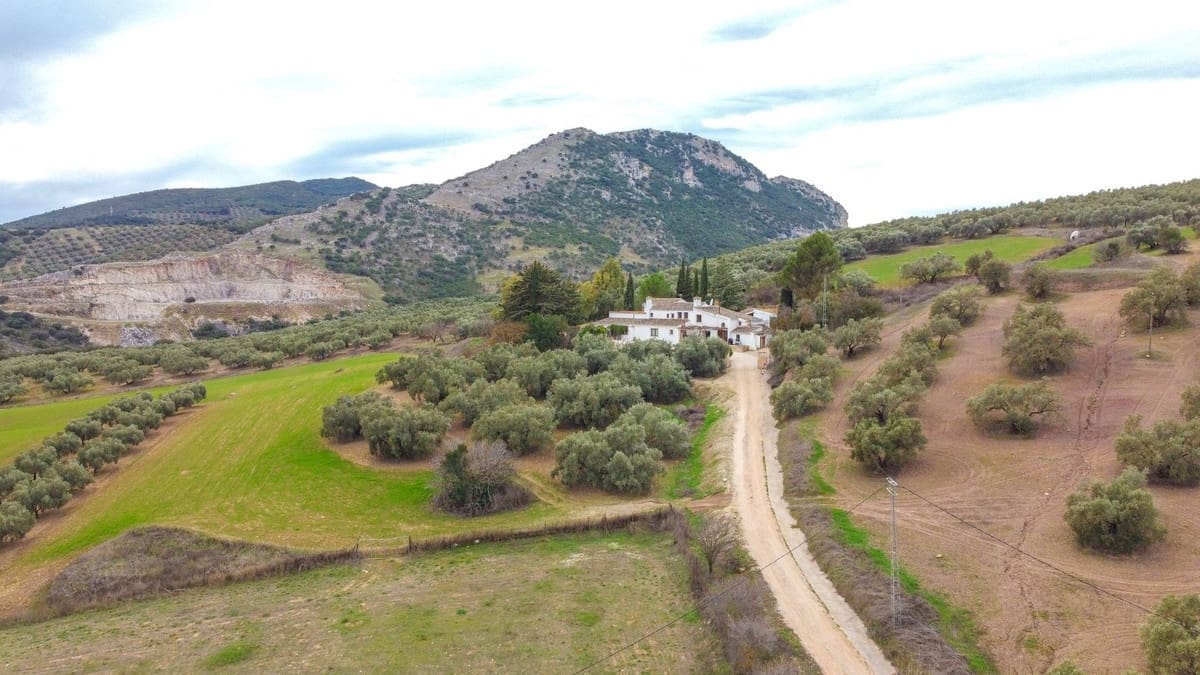 9 sovrum Finca/Hus på landet till salu i Villanueva del Rosario med pool garage - 780 000 € (Ref: 9528941)