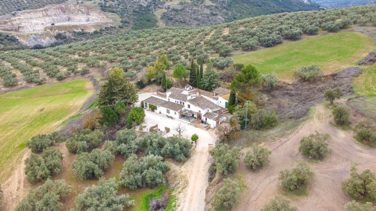 9 sovrum Finca/Hus på landet till salu i Villanueva del Rosario med pool garage - 780 000 € (Ref: 9528941)