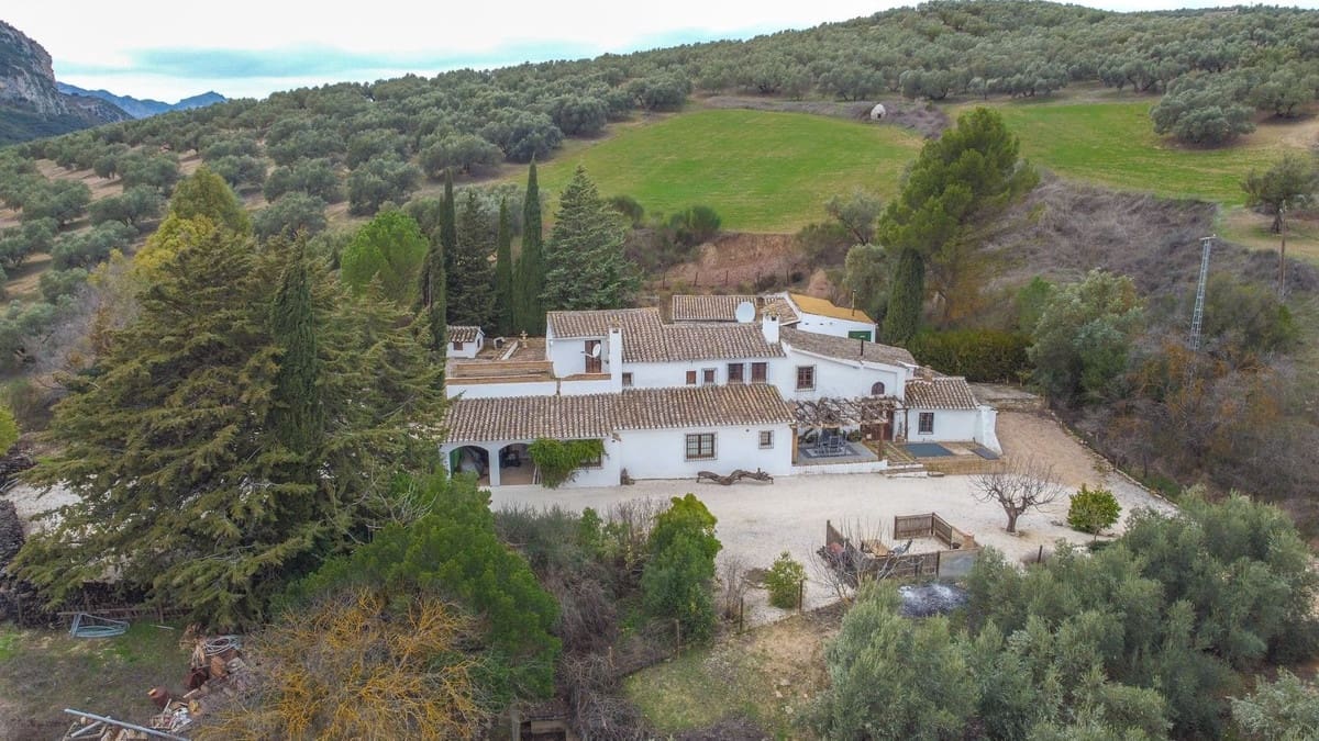 9 sovrum Finca/Hus på landet till salu i Villanueva del Rosario med pool garage - 780 000 € (Ref: 9528941)