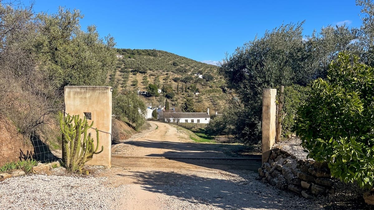 9 sovrum Finca/Hus på landet till salu i Villanueva del Rosario med pool garage - 780 000 € (Ref: 9528941)